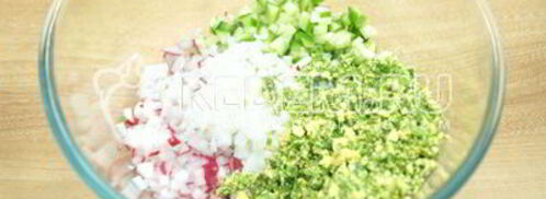 окрошка с курицей на квасе. Шаг 8