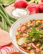 Окрошка с томатным соком и свежими огурцами