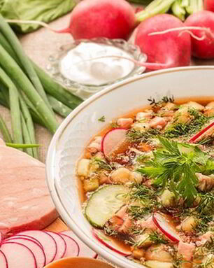 Окрошка с томатным соком и свежими огурцами