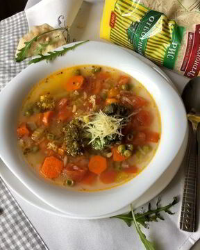 Минестроне с рисом и песто из руколы