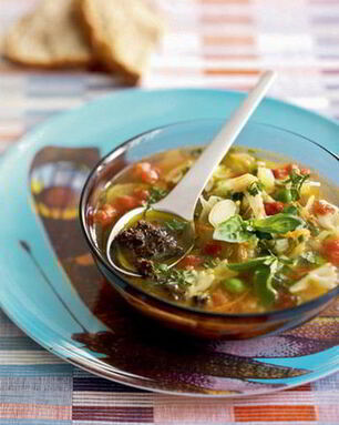 Минестроне с тапенадой из маслин