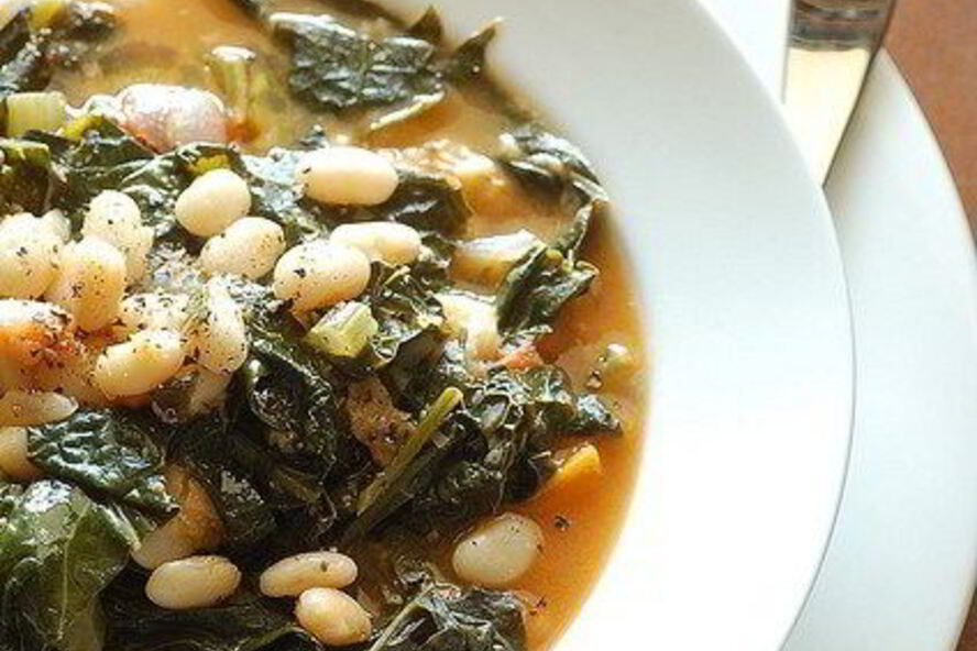 Рецепт овощного супа с листовой капустой и белой фасолью