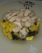 Бобовая похлебка с индейкой, ананасом и сельдереем