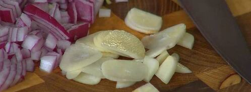 чечевичная похлебка с капустой кале, свеклой и помидорами. Шаг 3