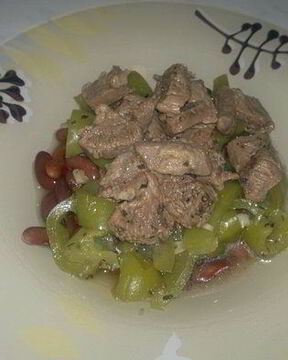 Фасолевая похлебка с говядиной и зеленым перцем