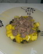 Похлебка из черной фасоли с корнем сельдерея и ананасом, говядина в насыщенном бульоне