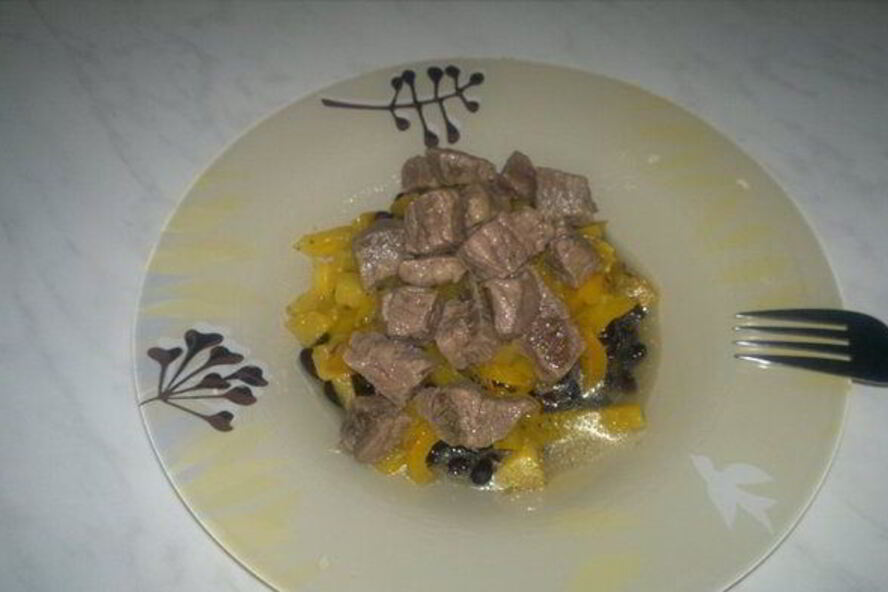 Рецепт похлебки из черных бобов и говядины и сладкий тропический чатни