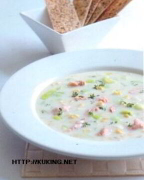 Похлебка из лосося, порея и кукурузы