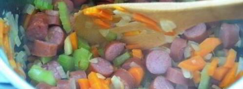 согревающая чечевичная похлебка с копчеными сосисками. Шаг 5