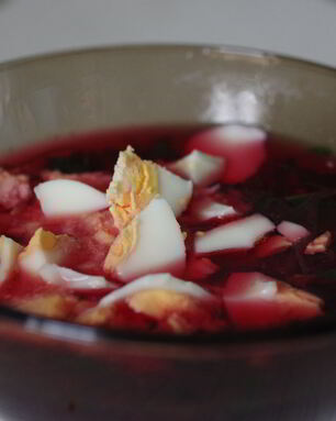 Крапивные щи со свеклой