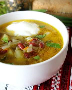 Щи с фасолью на курином бульоне