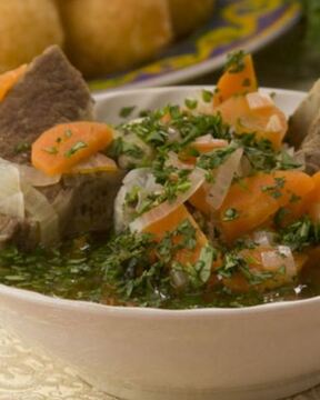 Шурпа из говядины в горшочке