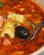 Мясная солянка с фасолью