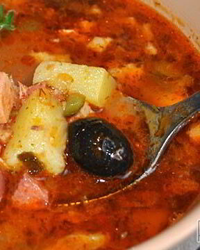 Мясная солянка с фасолью