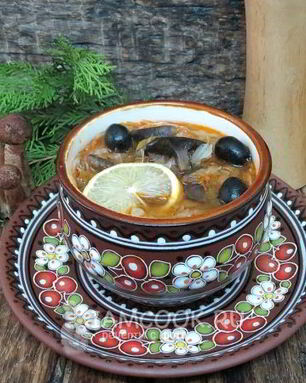 Постная солянка с грибами и капустой