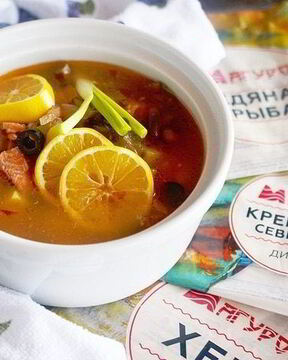 Рыбная солянка с грибами и креветками