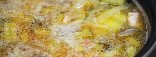 рыбная солянка с грибами и креветками. Шаг 10