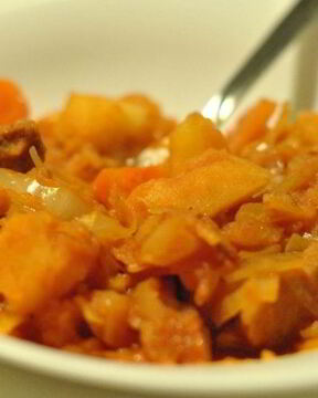 Солянка из свежей капусты с картошкой