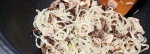 солянка мясная на сковороде. Шаг 8