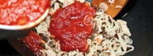 солянка мясная на сковороде. Шаг 9