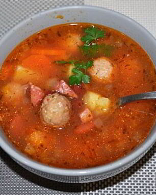 Солянка с фрикадельками и фасолью