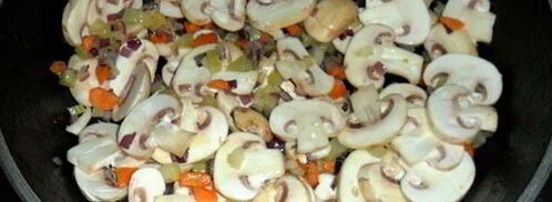 суп-солянка с грибами и капустой. Шаг 3