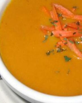 Морковный суп-пюре с кинзой