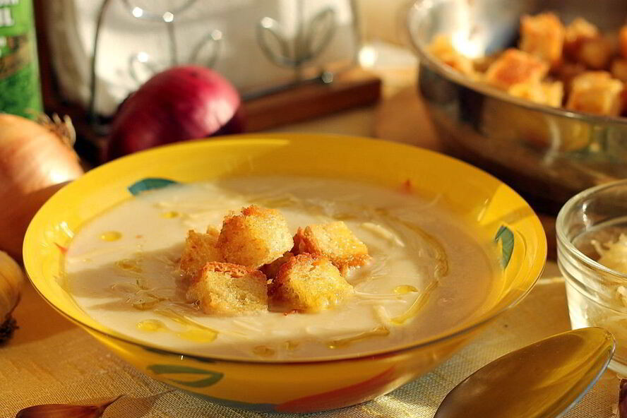 Рецепт супа-пюре из цветной капусты с гренками