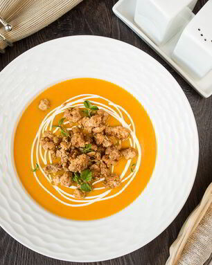 Тыквенный суп-пюре с жареным острым фаршем