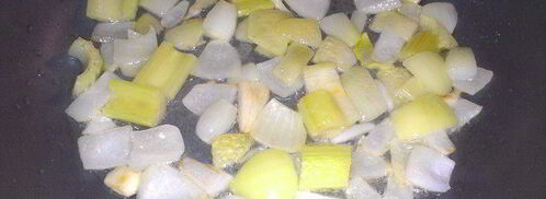 тыквенный суп-пюре солнышко на блюде. Шаг 4