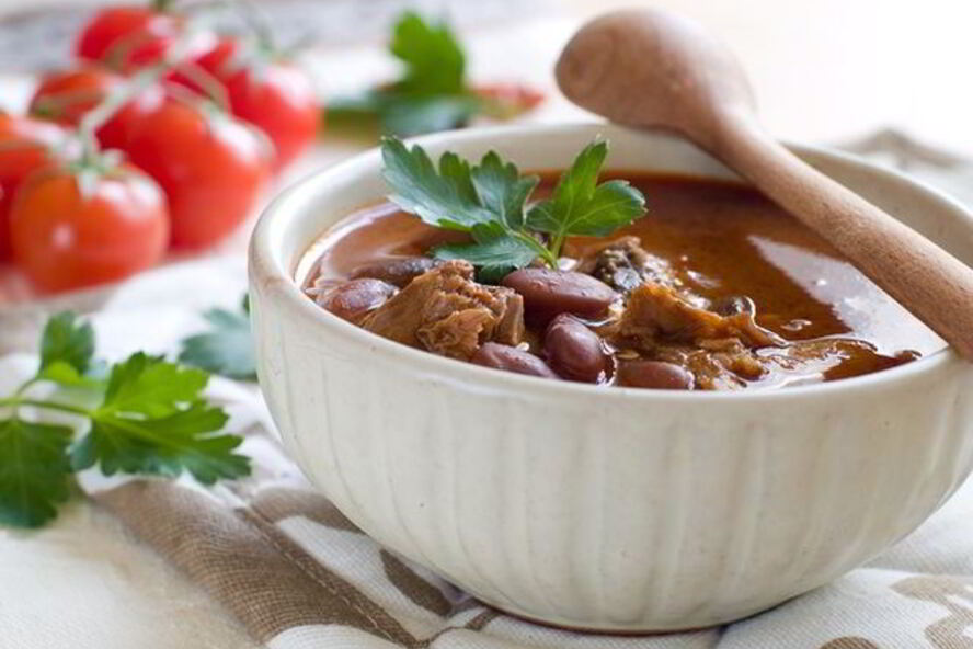 Рецепт супа с фасолью на свиных ребрышках