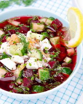 Свекольник с ботвой, огурцом и яйцом