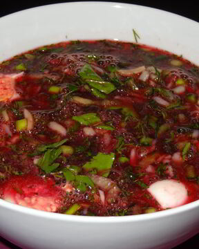 Свекольник с рукколой на квасе