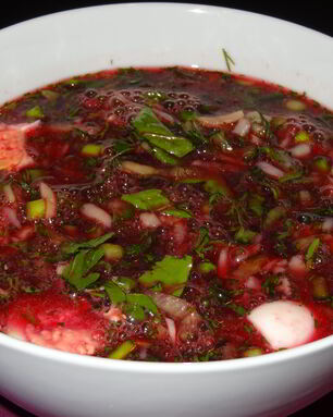 Свекольник с рукколой на квасе