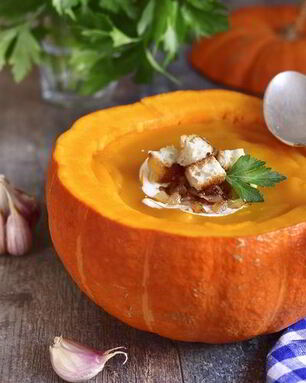 Сырный суп-пюре из тыквы с гренками