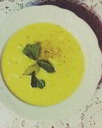 Сырный суп-пюре с черносливом и цветной капустой