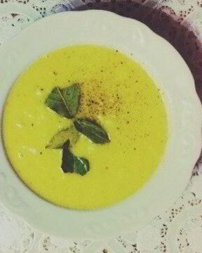 Сырный суп-пюре с черносливом и цветной капустой