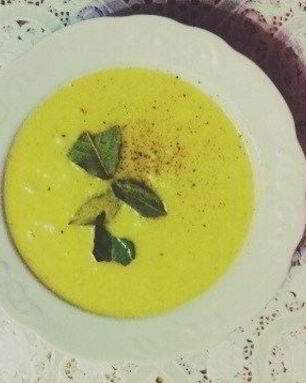 Сырный суп-пюре с черносливом и цветной капустой