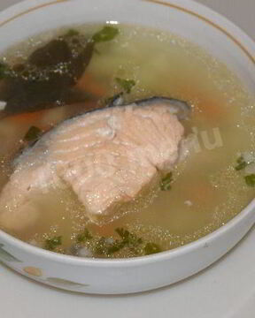 Рыбный суп уха из лосося