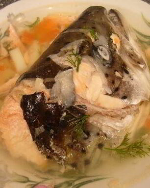 Уха из семги с помидорами