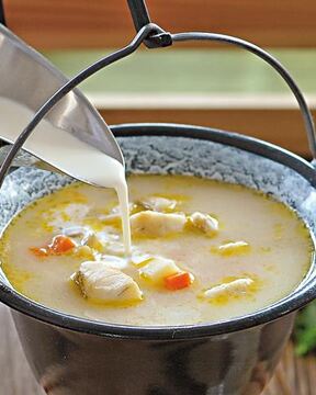 Уха рыбацкая из ершей на сливках