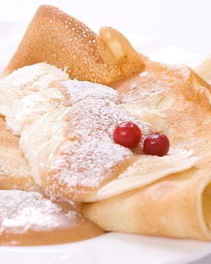 Блинчики с бананом в карамельном соусе