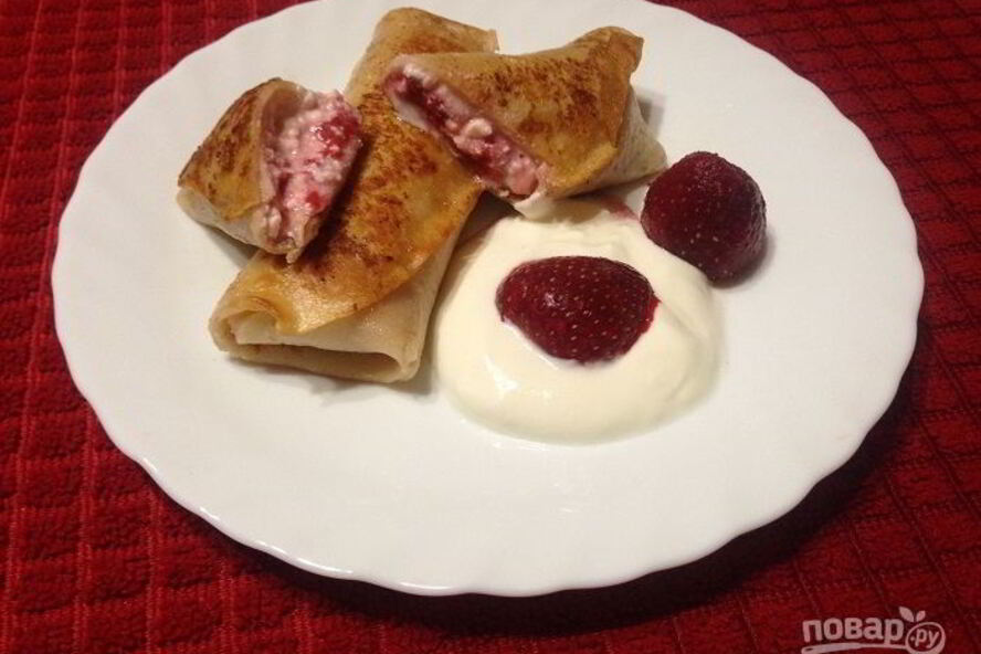 Рецепт блинчиков с творогом и замороженной клубникой