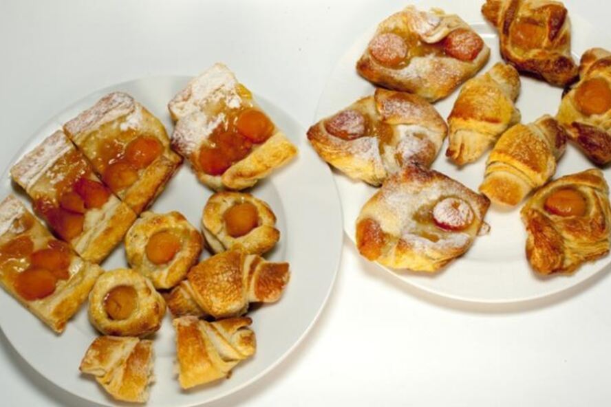 Рецепт булочек из слоеного теста