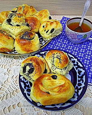 Булочки с изюмом и маком на сдобном тесте