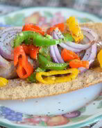 Булочки с колбаской и овощами