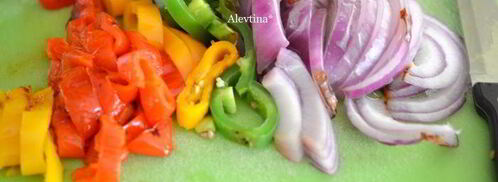 булочки с колбаской и овощами. Шаг 4