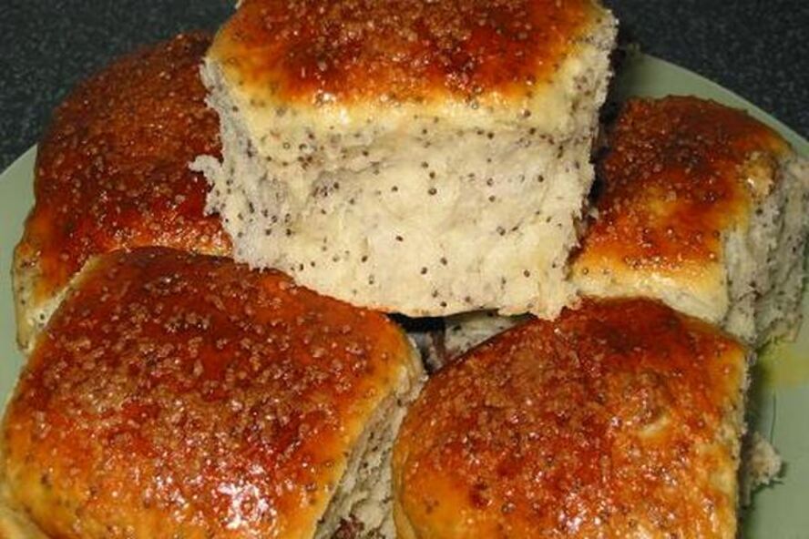 Рецепт булочек с маком и изюмом на молоке