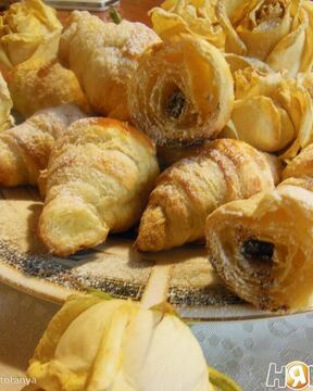 Круассаны из слоеного дрожжевого теста