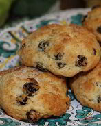 Сливочные булочки с изюмом и корицей